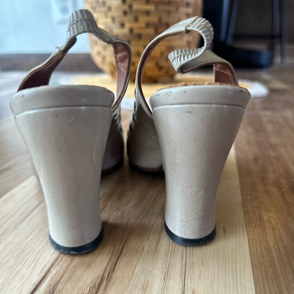 John Fluevog Cream Heels with Black Accents - Picture 6 of 10